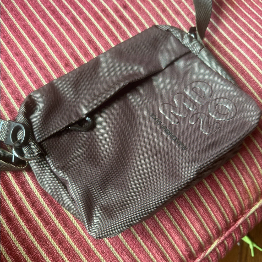 NWT Mandarina Duck Italy MD20 small cross body bag in pirite